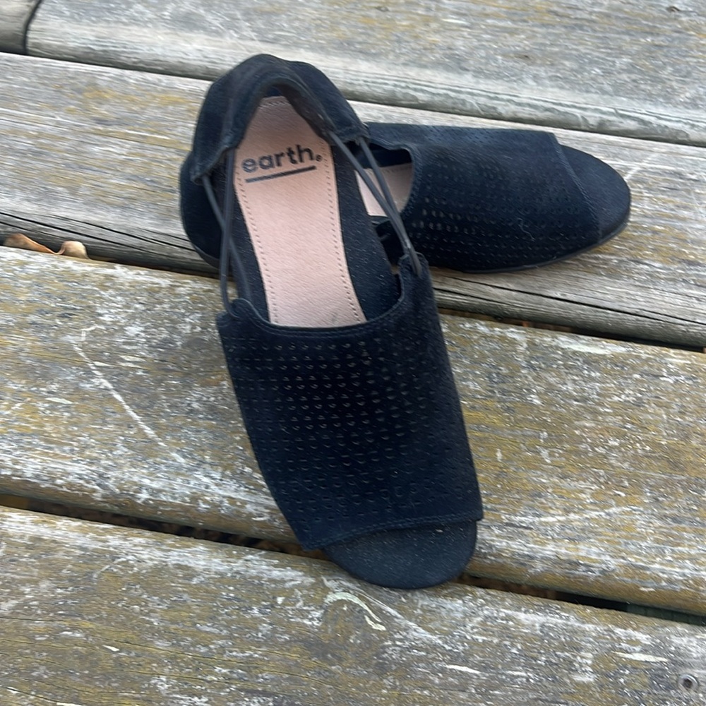 EARTH Alder Abra Sandals Flats Size 6 - Picture 2 of 7